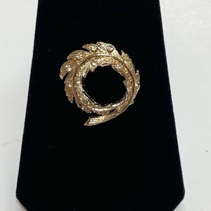 Vintage Rhinestone Wreath Gold Tone Brooch Pin